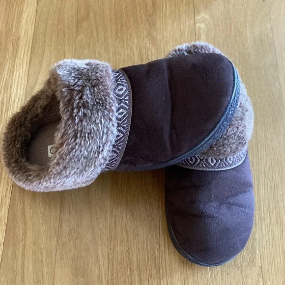 Isotoner Smartzone Gel Zone Technology Slippers - Picture 7 of 9